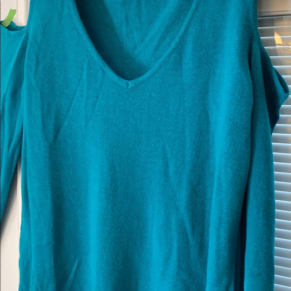 Beautiful sweater - Picture 3 of 3